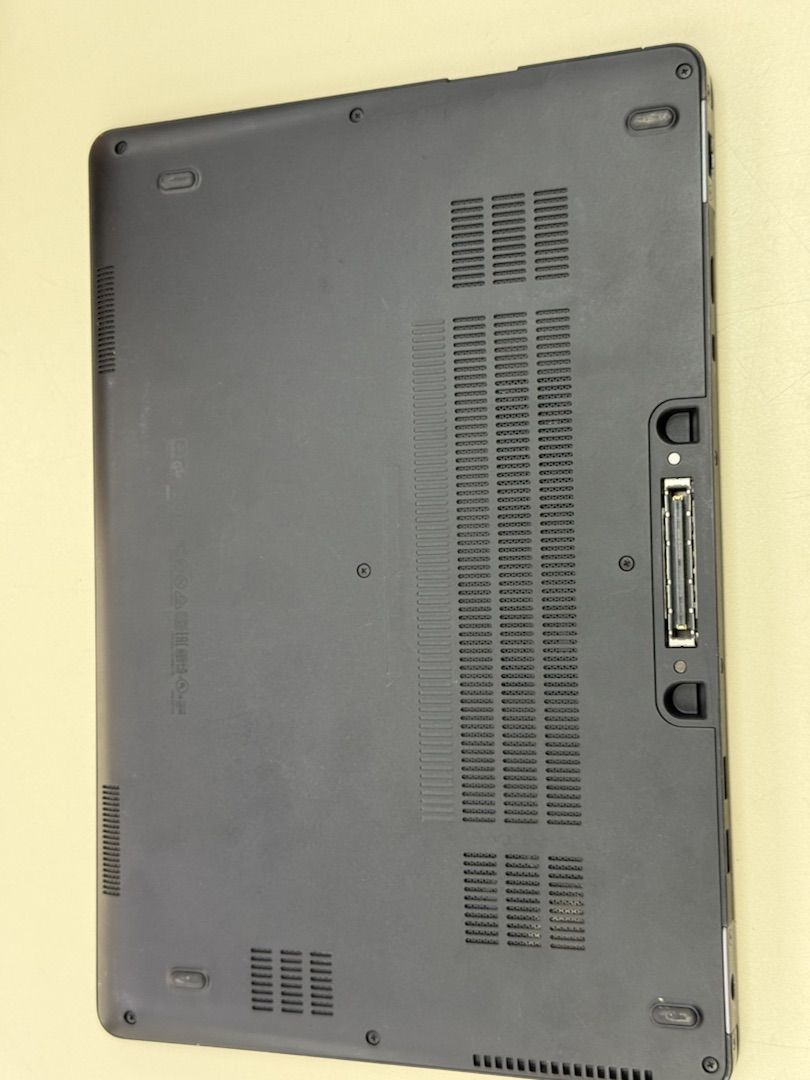 Ноутбук DELL; Core i7-6600U, Intel HD Graphics 520, 8 Гб, 256 Гб, Нет