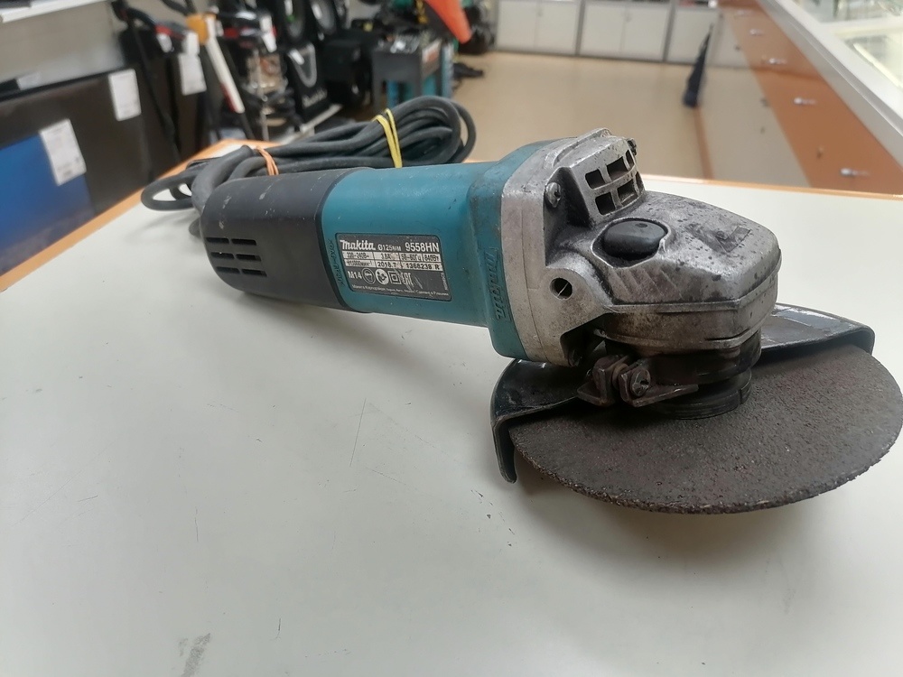 Угловая шлифмашина Makita 9558HN