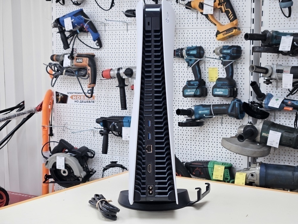 Игровая приставка PlayStation 5 825Gb (С дисководом)