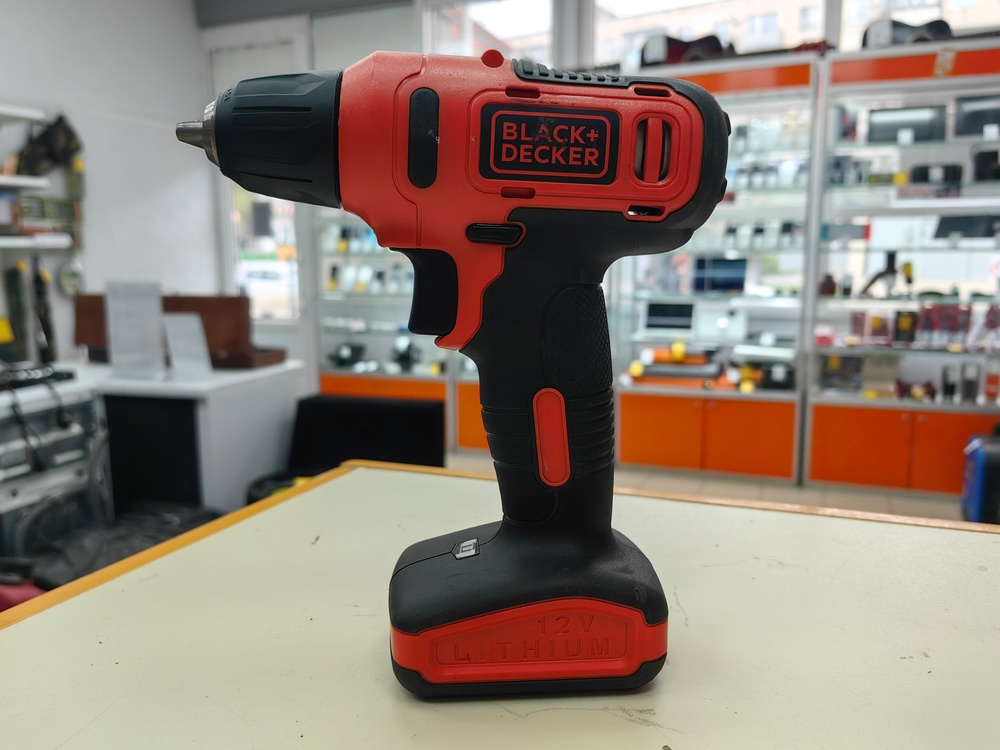 Шуруповерт Black & Decker LD12
