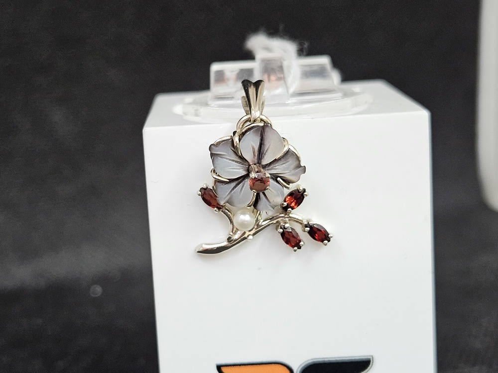 ПОДВЕСКА С КАМНЯМИ (Au 585)