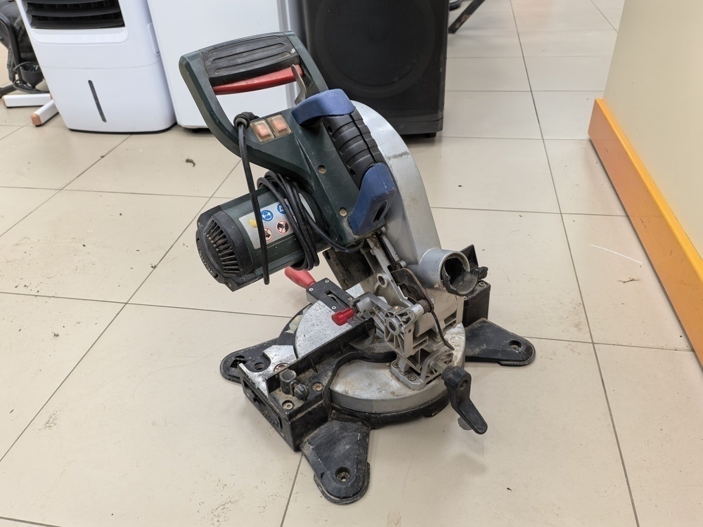 Торцовочная пила Metabo KS-216 Lasercut