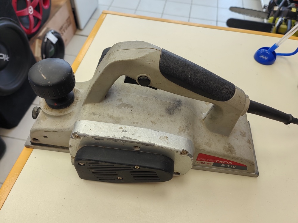 Электрорубанок Интерскол P-110-01;