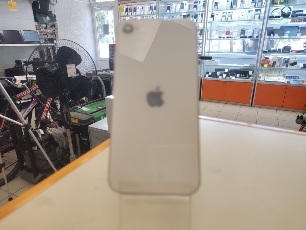 Смартфон Apple iPhone SE 2020 64Gb