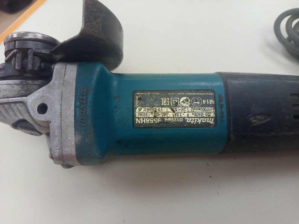 Угловая шлифмашина Makita 9558HN