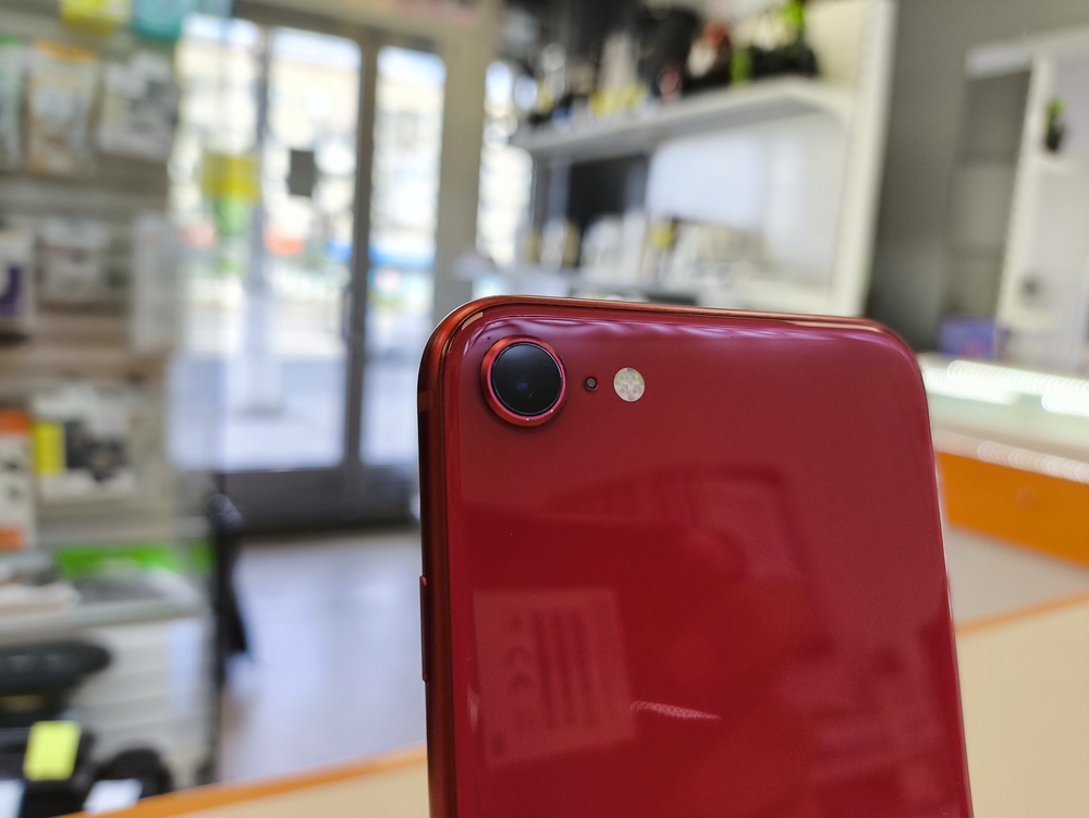 Смартфон Apple iPhone SE 2020 64Gb