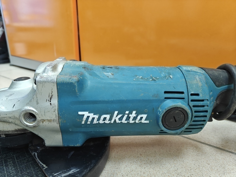 Угловая шлифмашина Makita GA9050