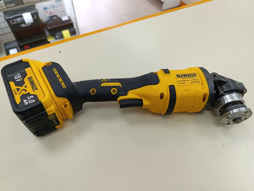 Угловая шлифмашина Dewalt 125