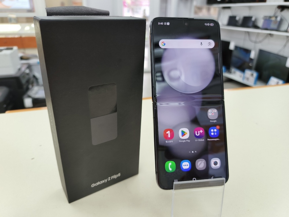 Смартфон Samsung Galaxy Z Flip 5 8/256