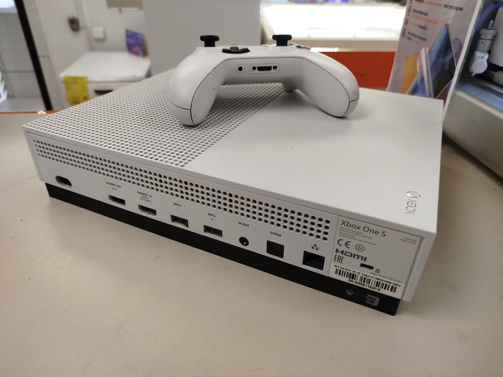 Игровая приставка Xbox One S 1TB