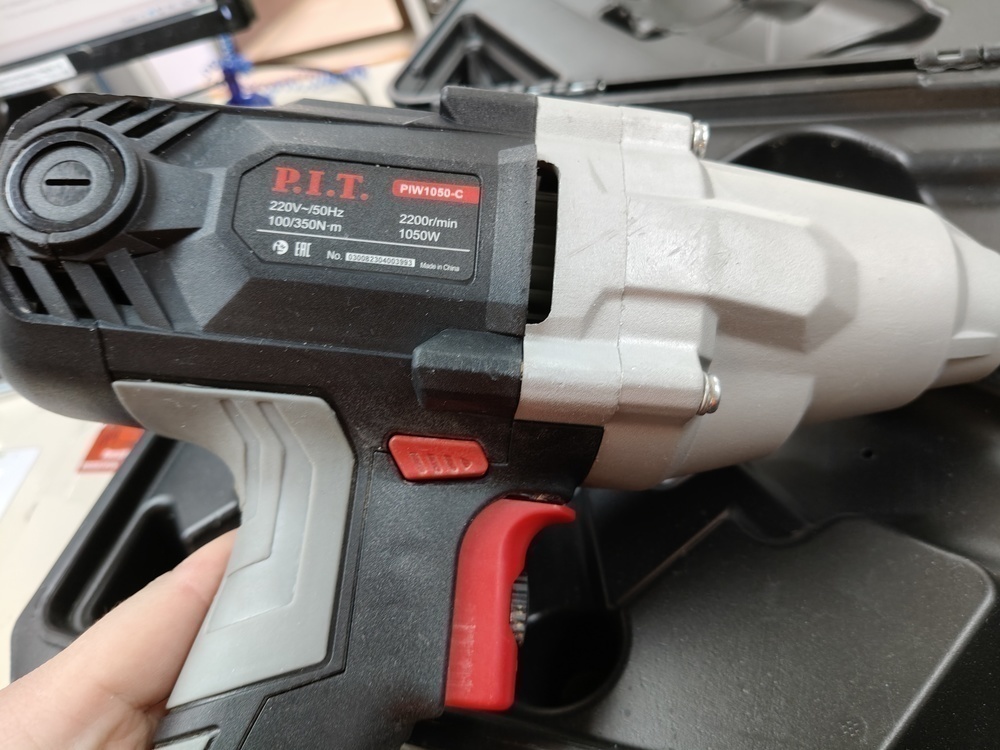 Гайковерт P.I.T. PIW1050-C