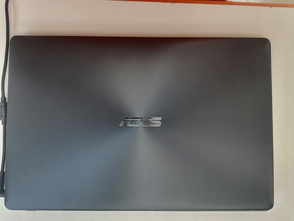 Ноутбук ASUS X550D; A10-5750M, Radeon HD 8650G, 8 Гб, Нет, 1 Tb