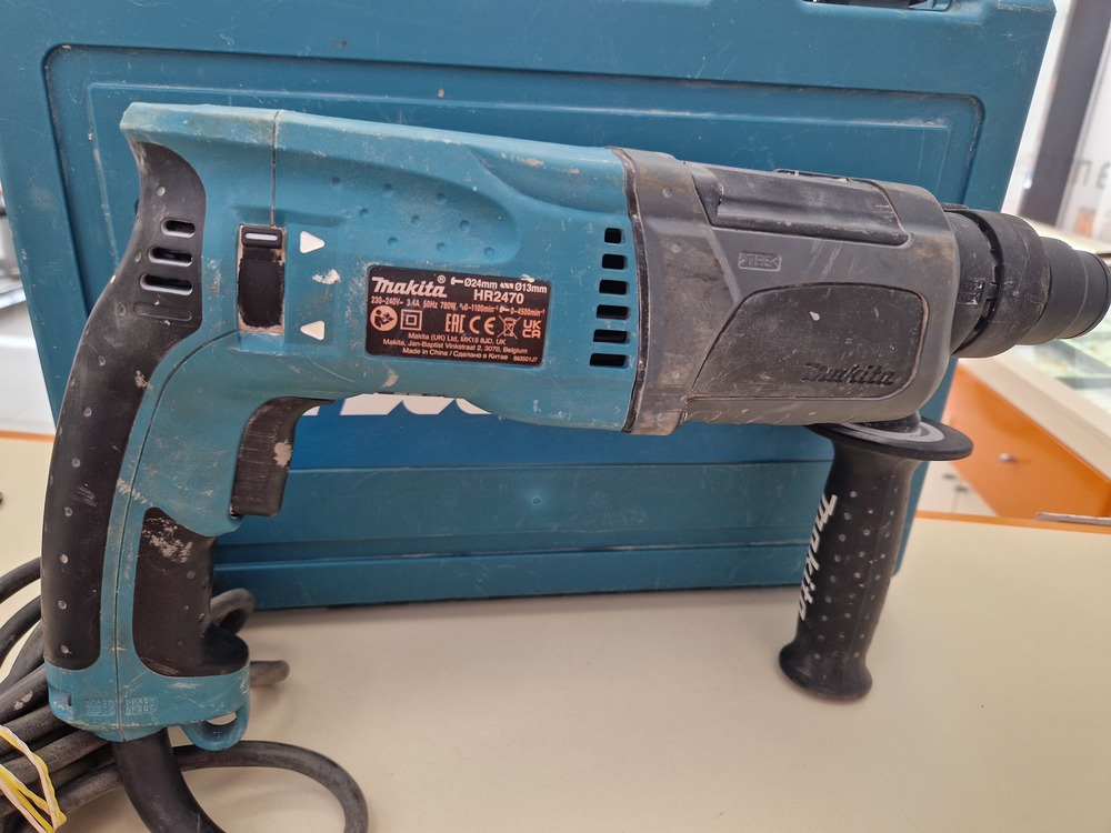 Перфоратор Makita HR 2470