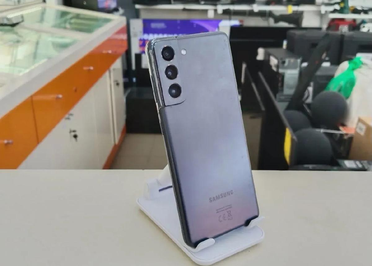 Смартфон Samsung Galaxy S21 5G 8/128