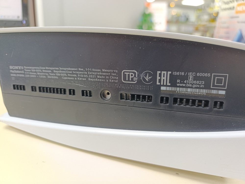 Игровая приставка PlayStation 5 825Gb (С дисководом)