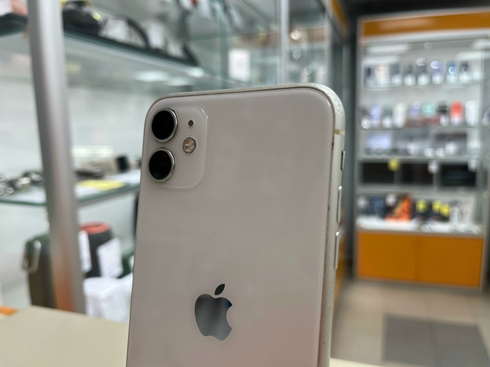 Смартфон Apple iPhone 11 64Gb