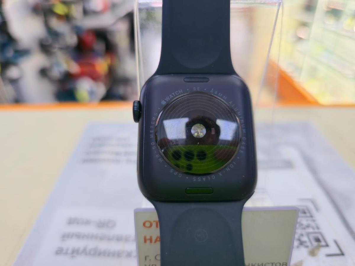 Смарт-часы Apple Watch SE 44mm