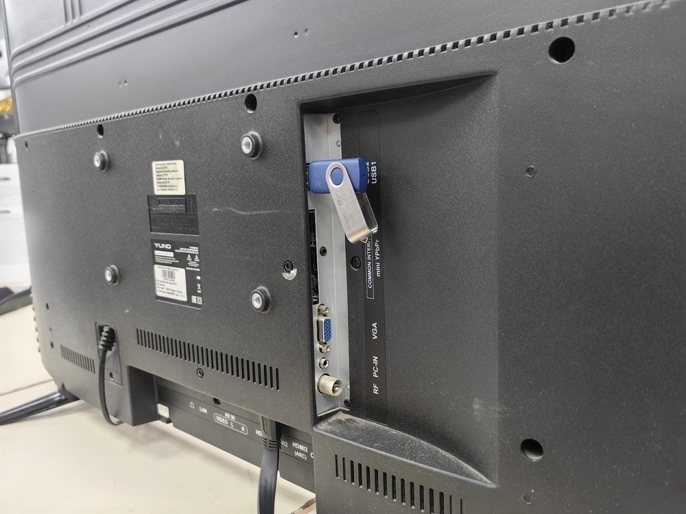 LED Телевизор Yuno ULX-39TC220