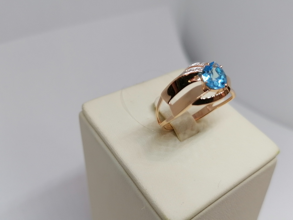 КОЛЬЦО ТОПАЗ с камнями (Au 585)