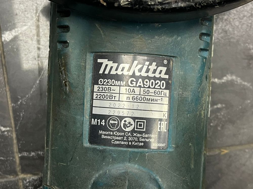 Угловая шлифмашина Makita GA9020