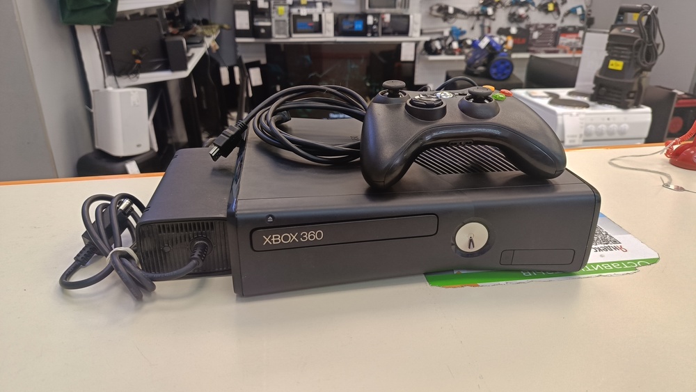 Игровая приставка Xbox 360;