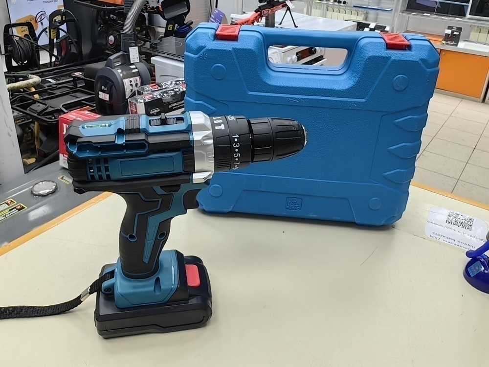 Шуруповерт Makita NO Name;