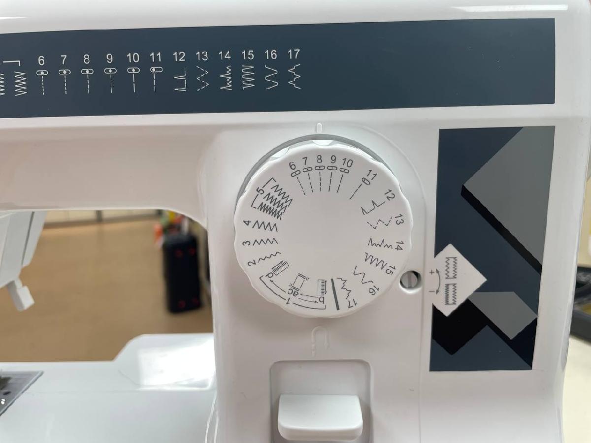 Швейная машина Leader Noir