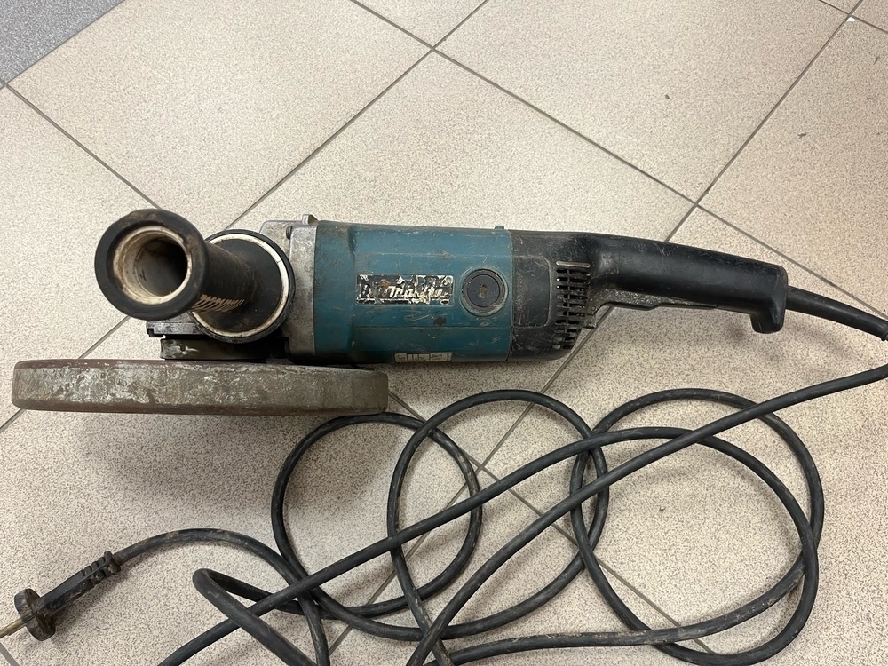 Угловая шлифмашина Makita 9069S