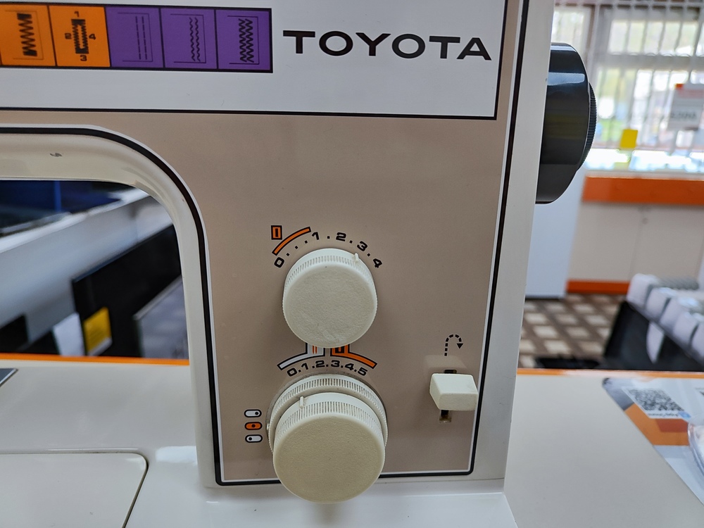Швейная машина Toyota 2200A