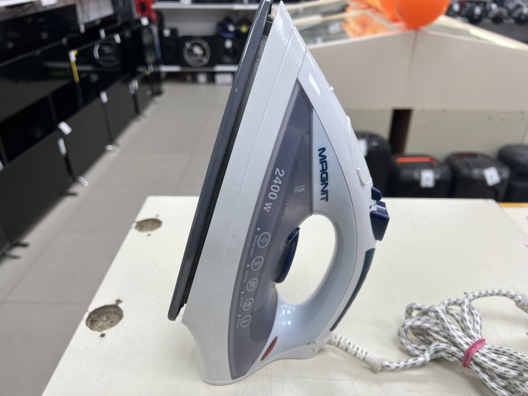 Утюг Magnit RMI 1419