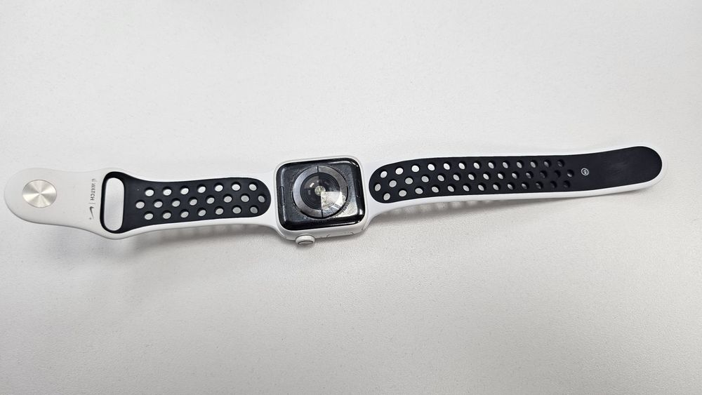 Смарт-часы Apple Watch Series 4 40 мм