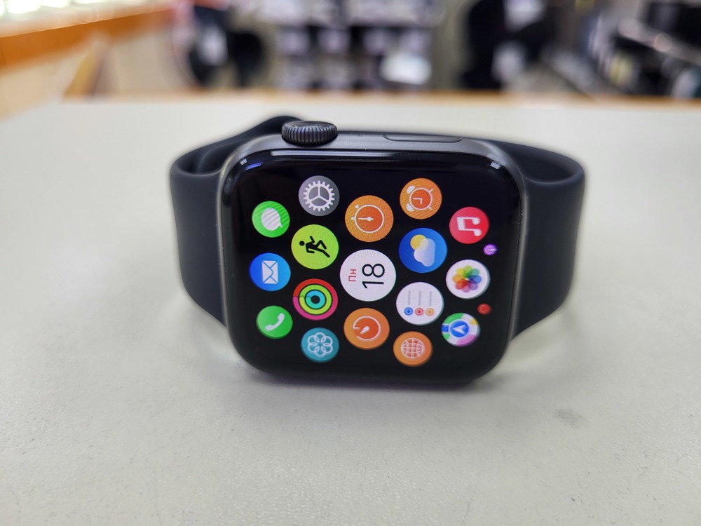 Смарт-часы Apple Watch Series 4 44 мм