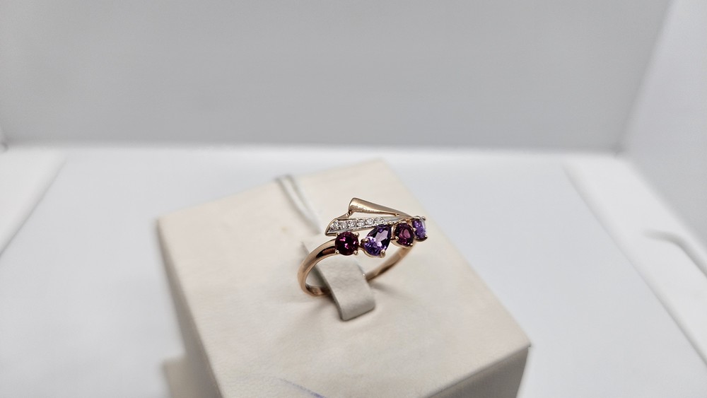 КОЛЬЦО С КАМНЯМИ (Au 585)