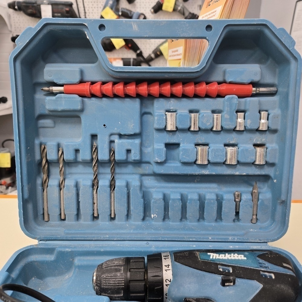 Шуруповерт Makita DF330DWE;