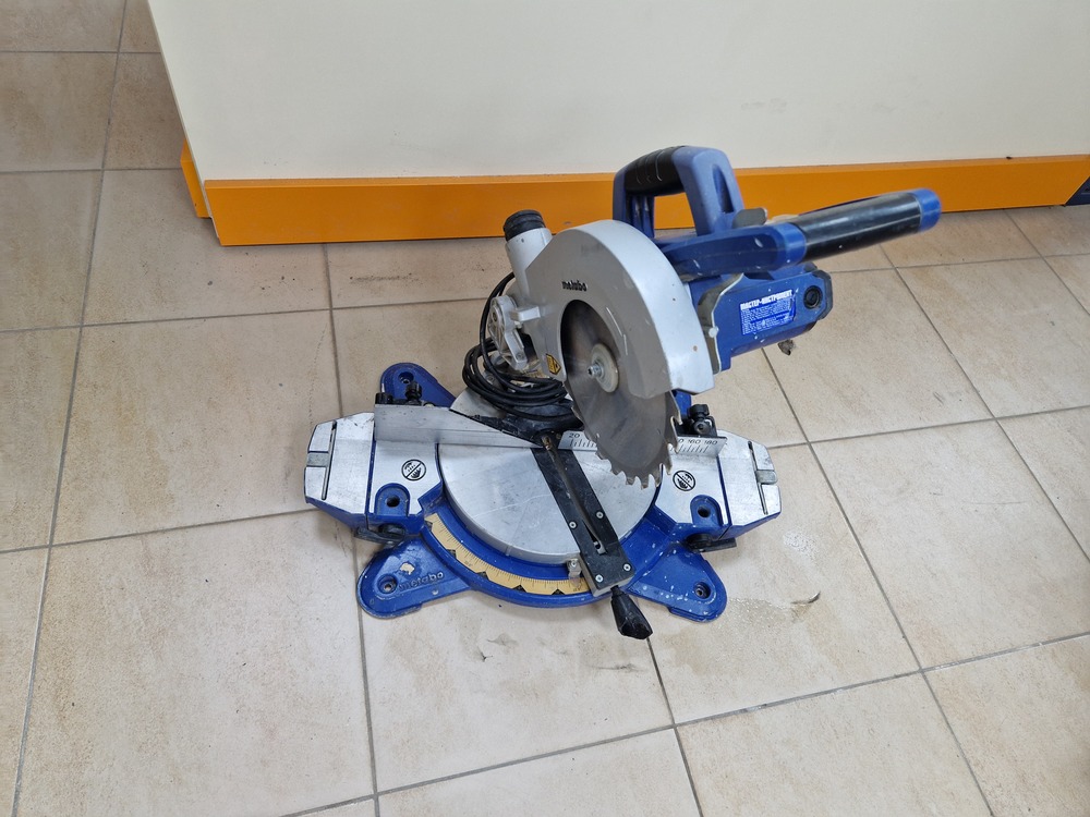 Торцовочная пила Metabo KS-216 Lasercut