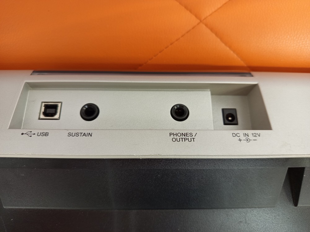 Синтезатор Yamaha PSR-E413