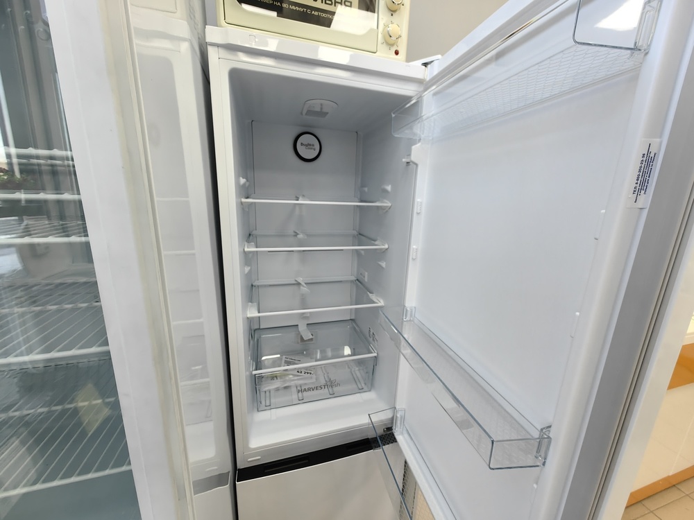 Холодильник Beko B3R0CNK312HW