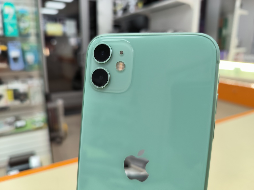Смартфон Apple iPhone 11 64Gb