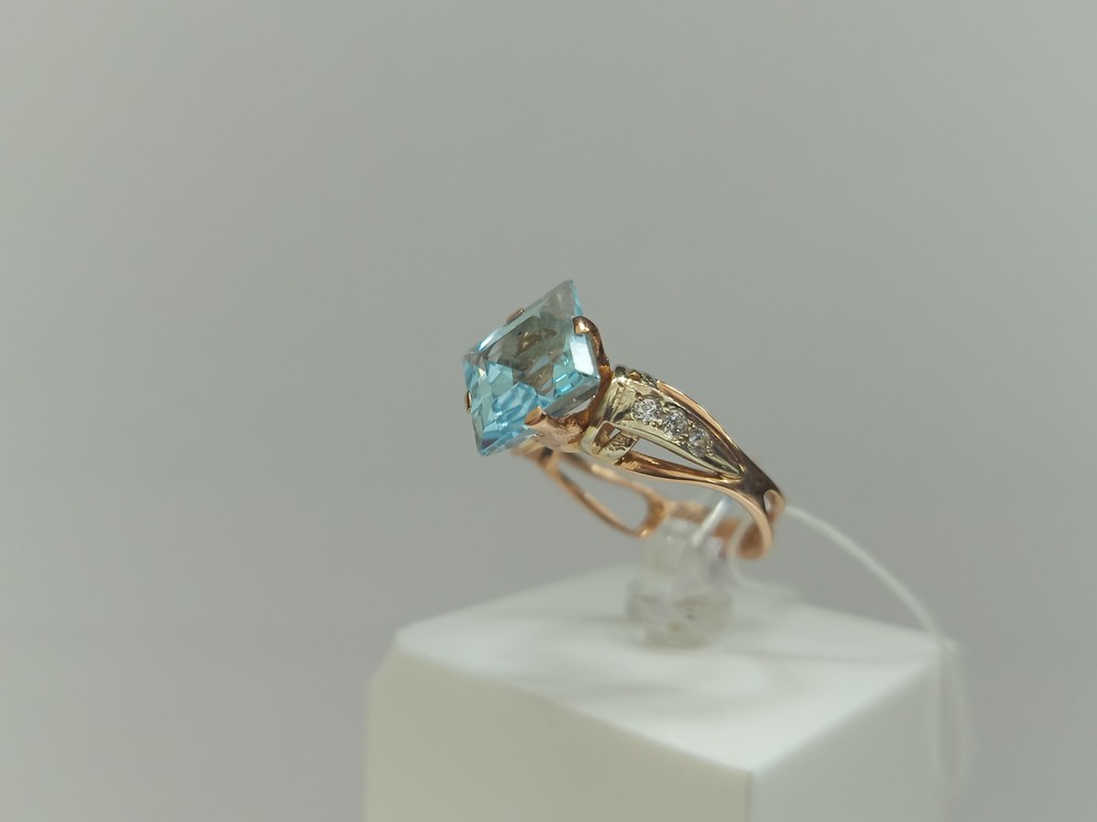 КОЛЬЦО С КАМНЯМИ (Au 585)