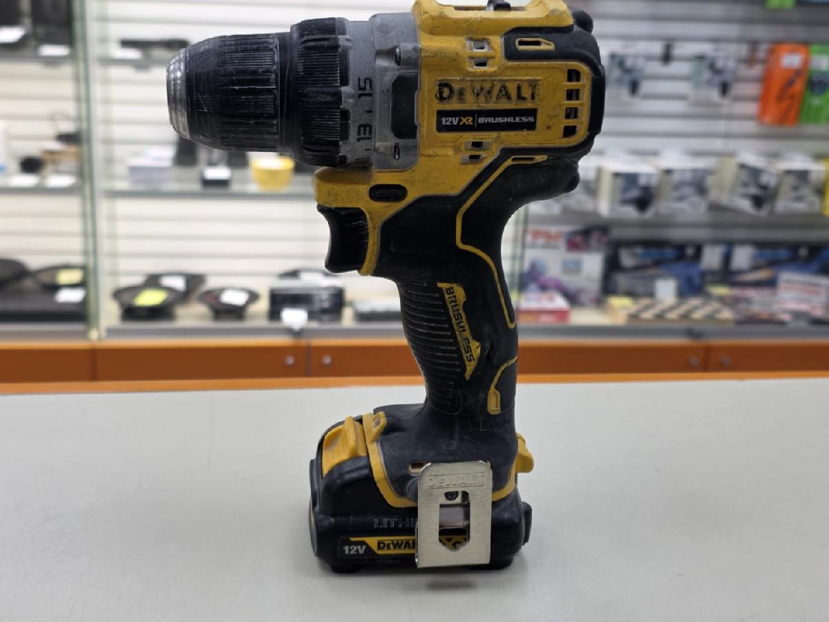 Шуруповерт Dewalt DCD701;