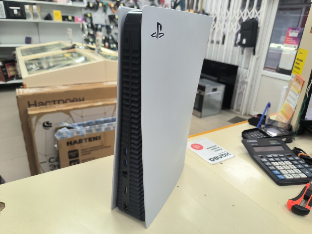Игровая приставка PlayStation 5 825Gb (С дисководом)