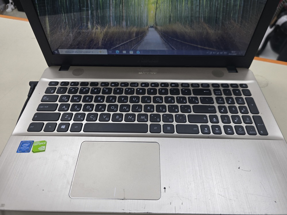 Ноутбук ASUS; Pentium N4200, Geforce 810M, 8 Гб, 120 Гб, Нет