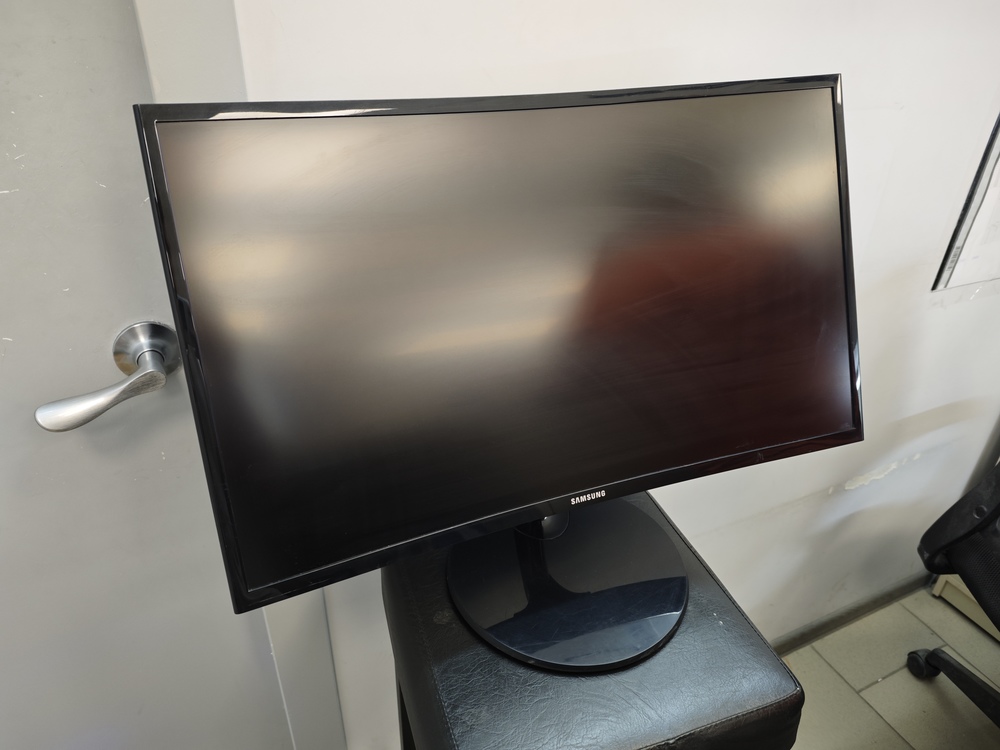 Монитор Samsung LC27F390FHIXRU
