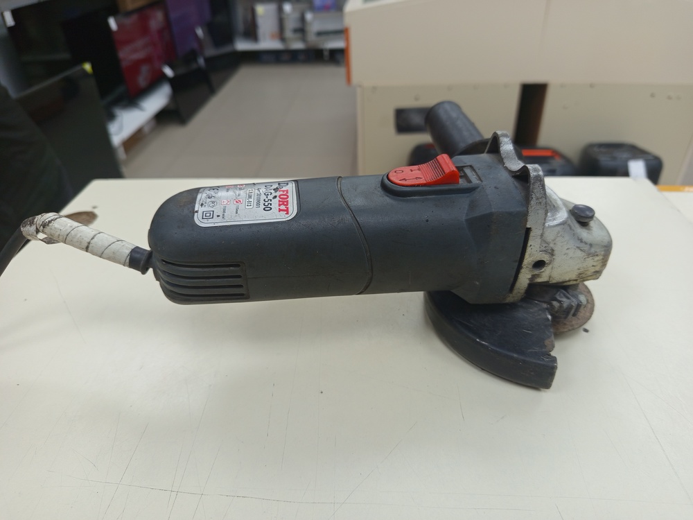 Угловая шлифмашина Defort DAG-550