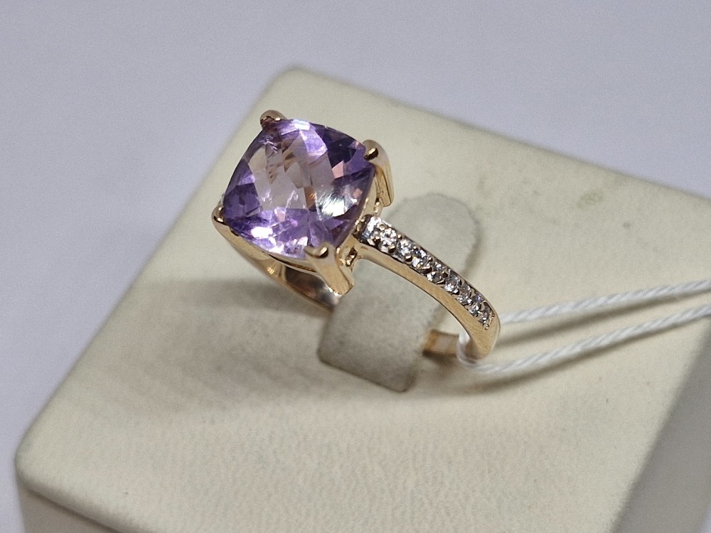 КОЛЬЦО С КАМНЯМИ (Au 585)