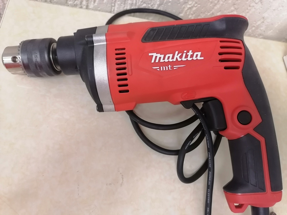 Дрель-ударная Makita M8100