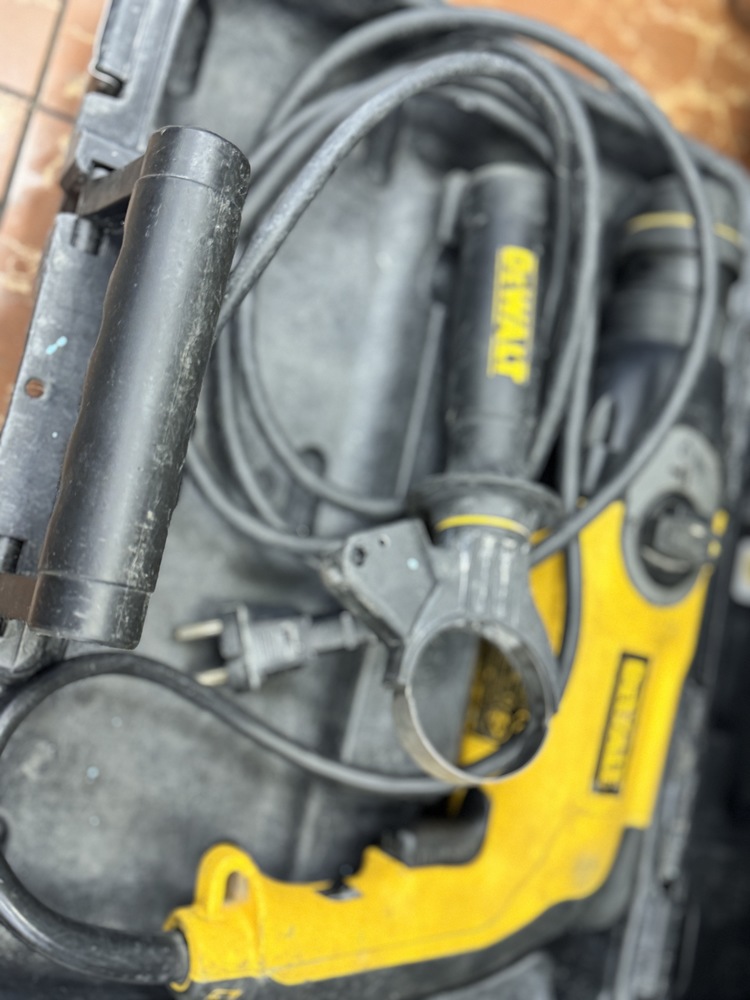 Перфоратор Dewalt D25123