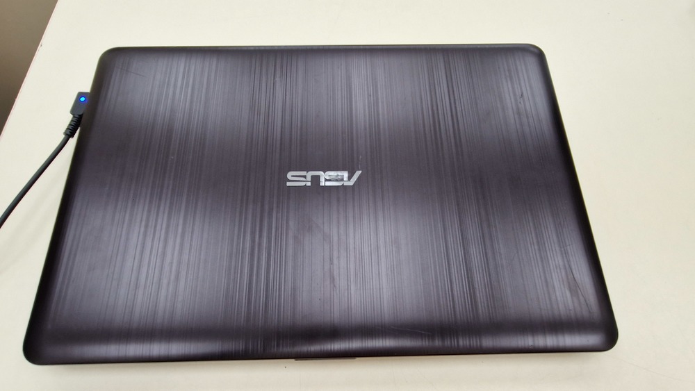 Ноутбук ASUS; Pentium N4200, Intel HD Graphics 505, 4 Гб, Нет, 500 Гб
