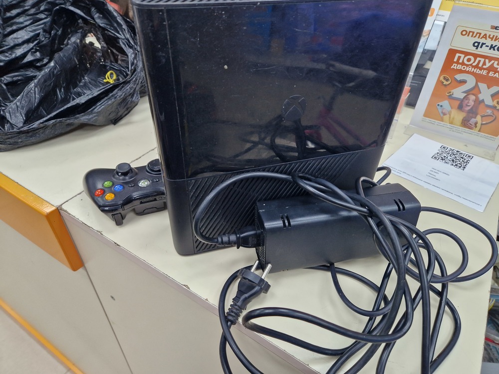 Игровая приставка Xbox 360;