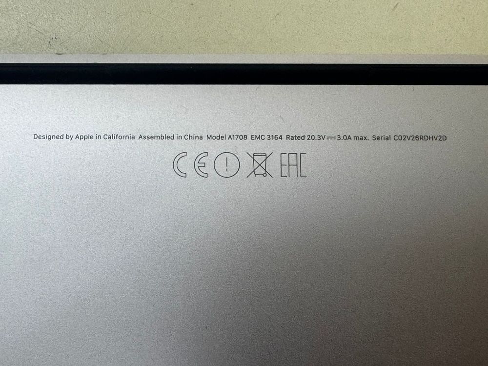 Ноутбук Apple MacBook Pro i7(13 дюймов два порта Thunderbolt 3 2016) A1708